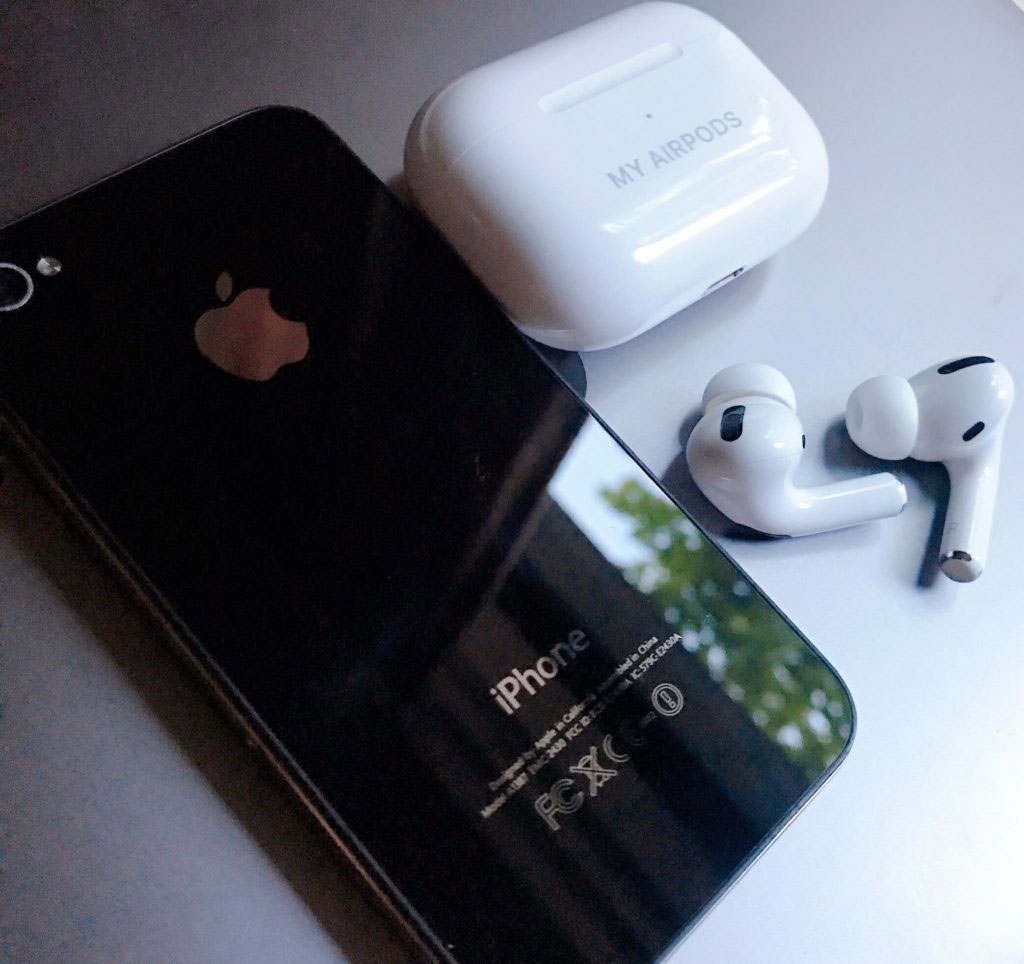 AirPods pro and iPhone4S